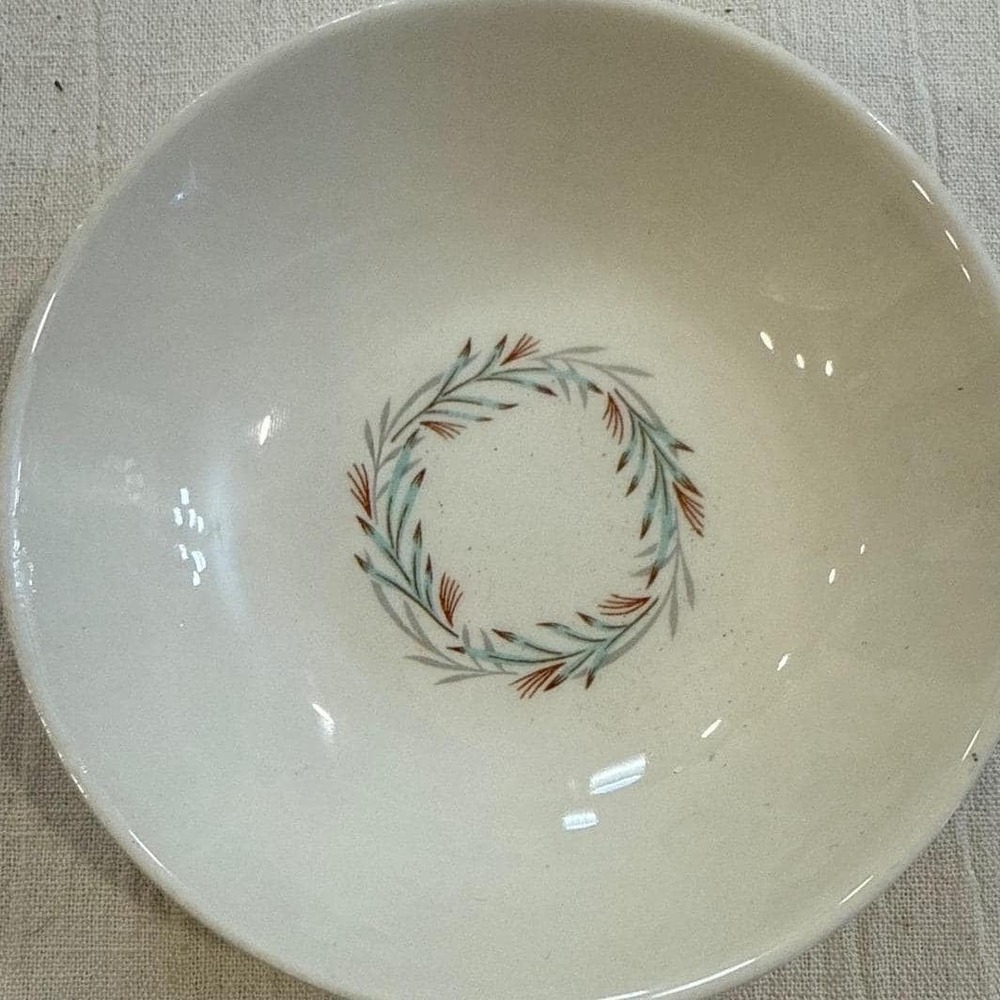 Vintage Fortune‎ TSMY Ceramic Bowl Wreath Pattern Cream Blue Rust USA 5.5"